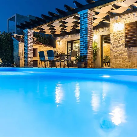 Stone Petit Rustica With Pool Vila *