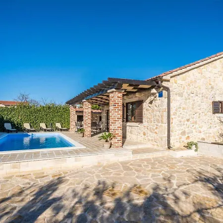 Vila Stone Petit Rustica With Pool