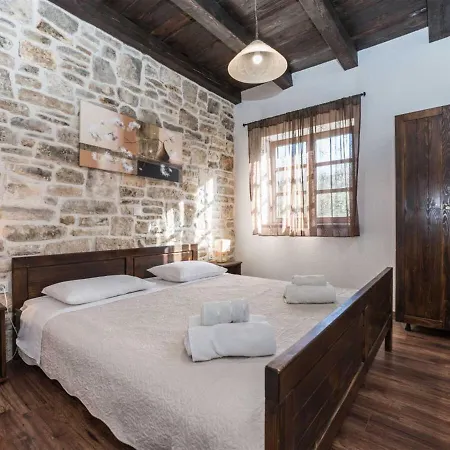 Stone Petit Rustica With Pool *