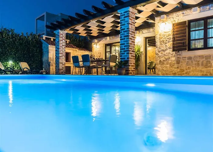 Stone Petit Rustica With Pool Vila *