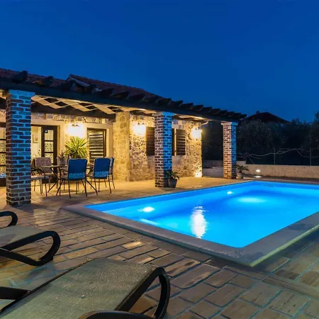 Stone Petit Rustica With Pool *