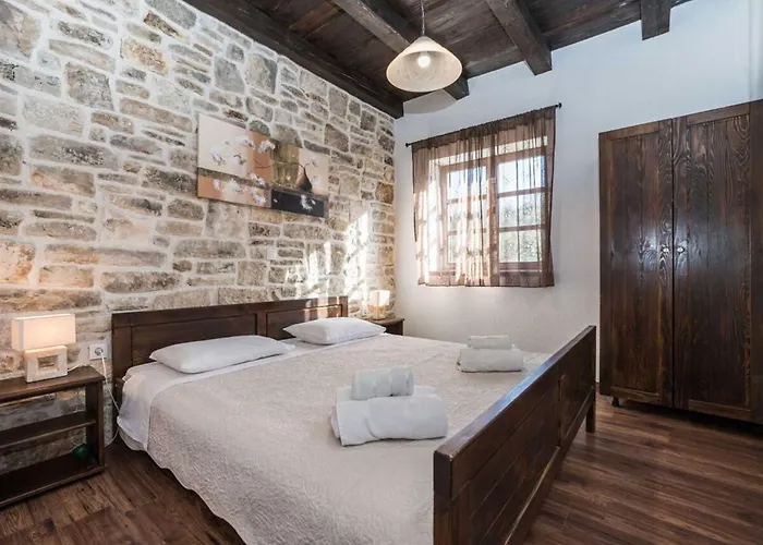 Stone Petit Rustica With Pool *