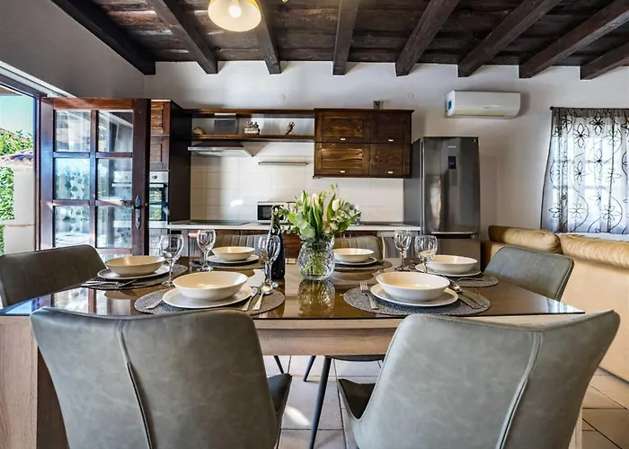 Stone Petit Rustica With Pool Вилла Сукошан