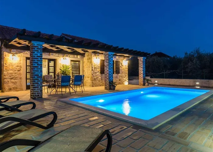 Stone Petit Rustica With Pool *